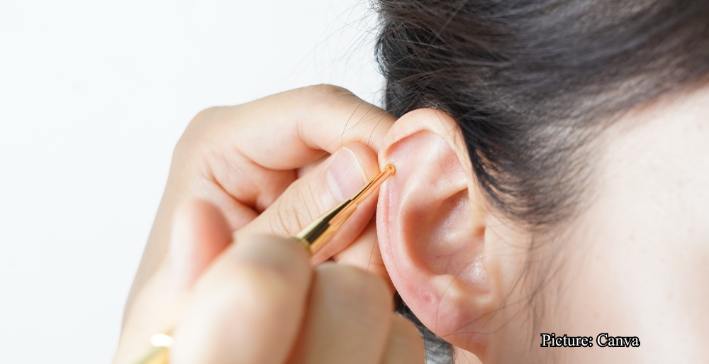 Health & Wellness Americans are ‘Doomscrolling’ at Bedtime Prioritizing Screen Time Over Sleep (1)