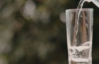 Photo Hydration Insights Hot Water vs Cold Water for Optimal Health