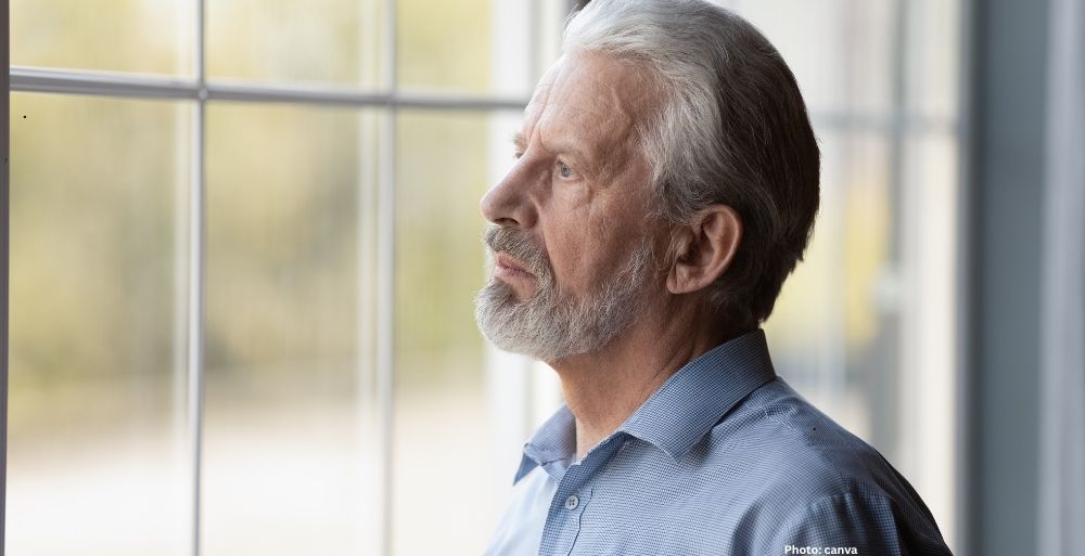 Photo Study Reveals Complex Link Between Loneliness and Memory Problems in Older Adults