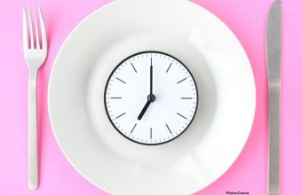 Photo The Role of Dinner Timing in Enhancing Digestion and Sleep Quality