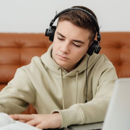 GNN Study Links Childhood Music Lessons to Enhanced Working Memory